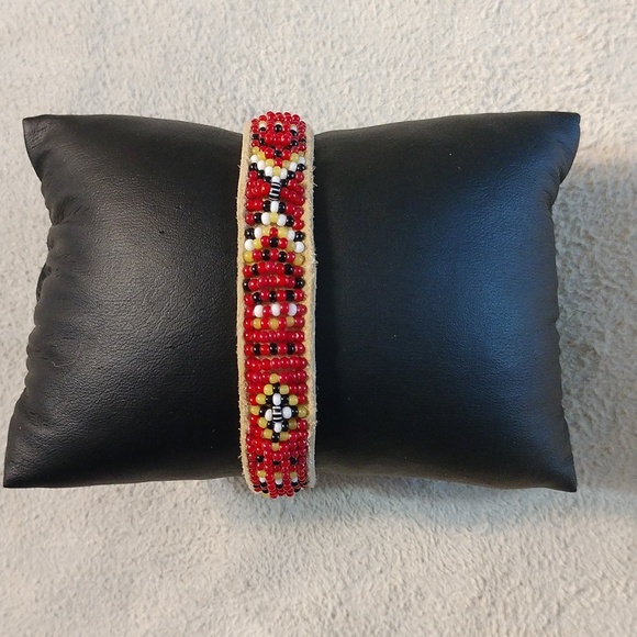 Handmade beaded bracelet 8" red white black  and yellow silver button - Picture 2 of 4